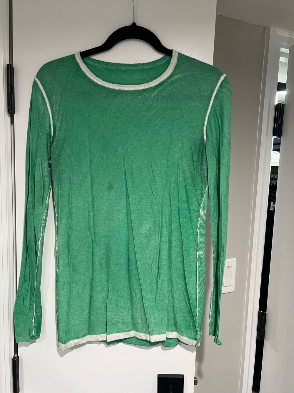 Kokun  Lightweight Green Long-Sleeve Crewneck Shirt